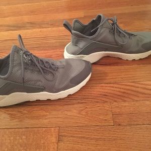 Nike Air Huarache Women’s Size 9